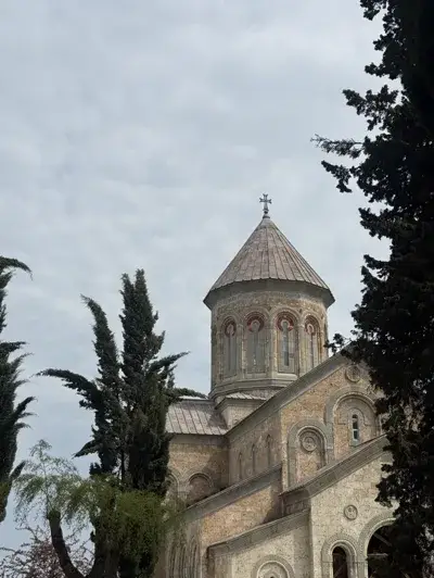 Церковь в Кахетии среди кипарисов